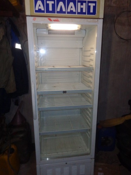 Витрины атлант. Холодильник Атлант со стеклянной дверью. Холодильная витрина Атлант ХТ-1000. Холодильный шкаф Атлант со стеклянной дверью Атлант. Шкаф холодильник Атлант ХТ 1006.