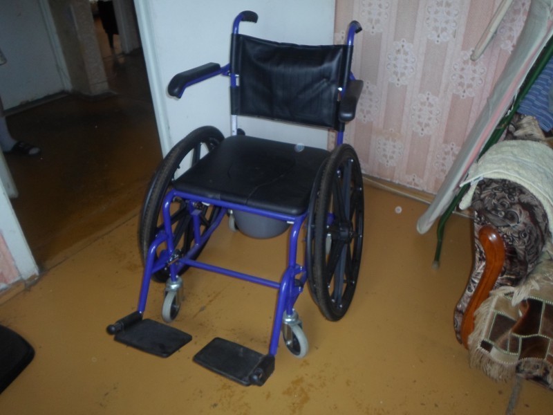 Куплю инвалидную коляску б у на авито. Алидная коляска отдам даром. Инвалидные коляски уличная даром. Коляска из стула.