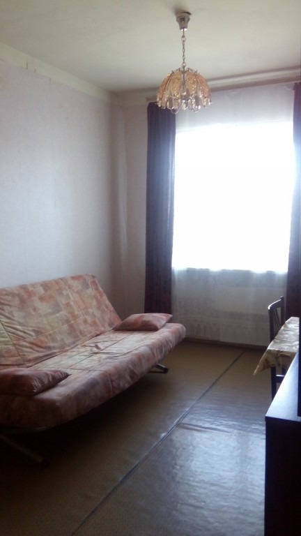 Одинокие женщины сдают комнату в аренду. 202 Мкр дома изнутри. Снять комнату в якутске