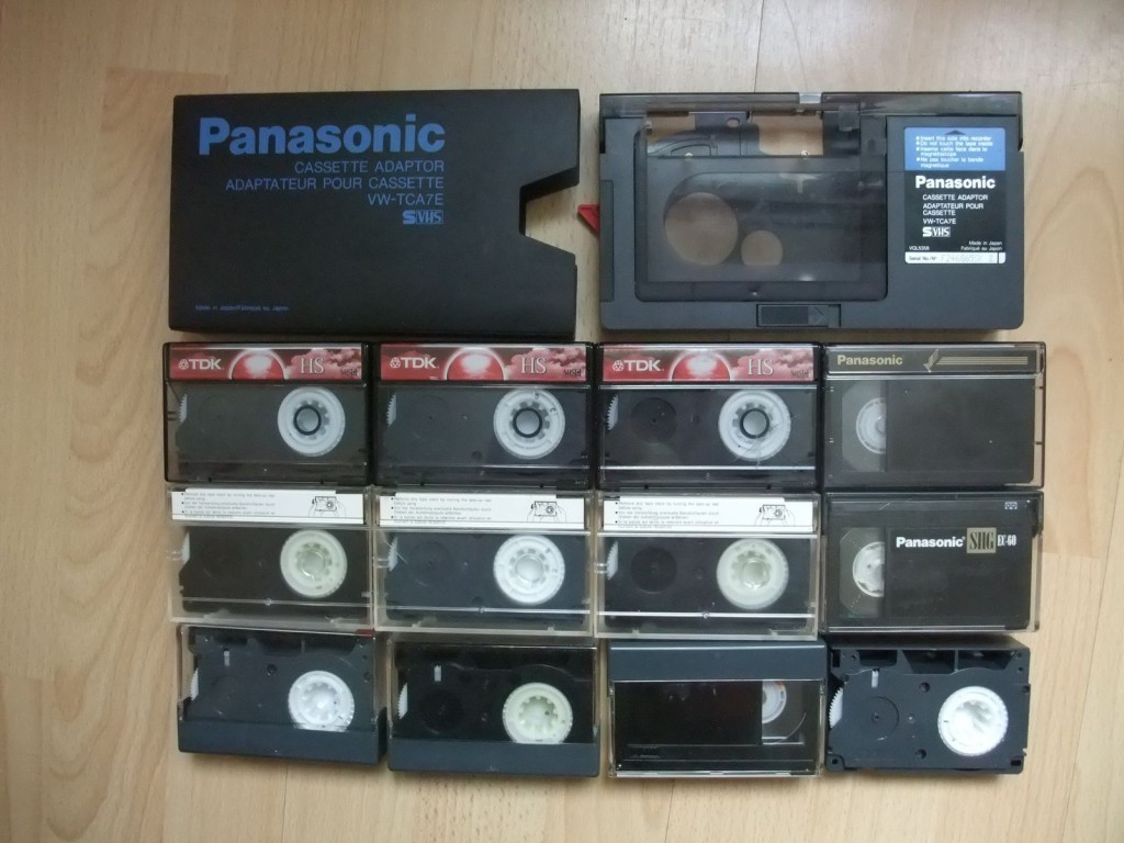 Кассета панасоник. Panasonic VHS-C кассета. Видеокассеты VHS Compact. Кассета VHS-C для видеокамеры Панасоник. Панасоник адаптер для видеокассет.