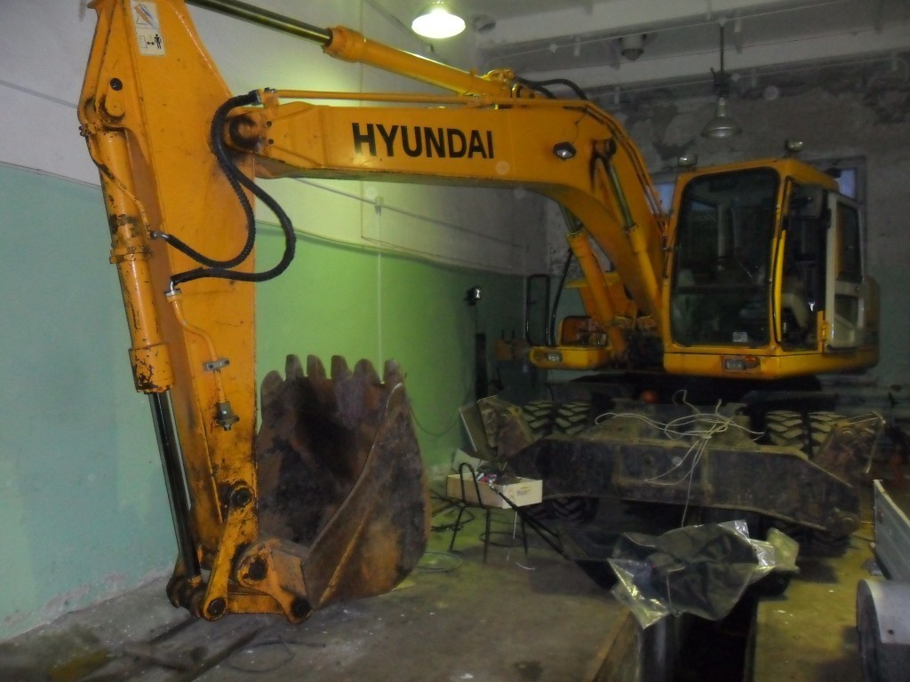 Работа экскаватора екатеринбург. Хендай r170w-7. Экскаватор Hyundai r170w-7. Колесный экскаватор Hyundai r170w-7. Hyundai r55w-7 колесный.