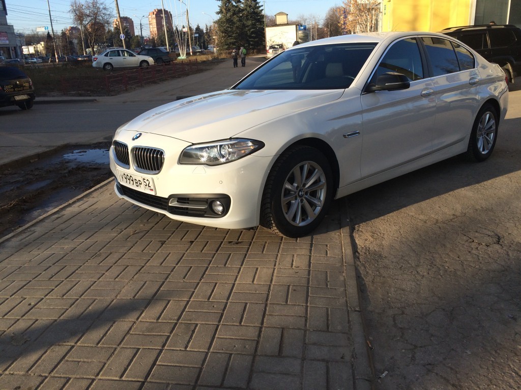 Бмв 520 2014. BMW 520i белая. БМВ 520 белая. БМВ 520 2014г. BMW 520 2014.