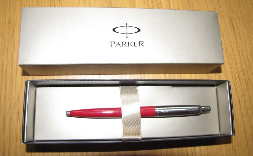 Какой паркер. Ручка Паркер бордовая. Ручка Parker multifuncshin. Ручка Паркер в упаковке.