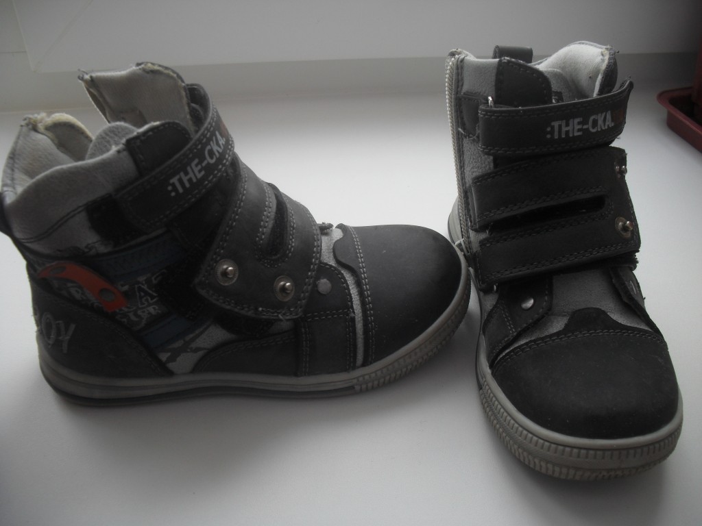 Детская обувь б у. На мальчика вещи и обувь. Ботинки детские Action boy. Ботинки для мальчиков красивые 27 размер.