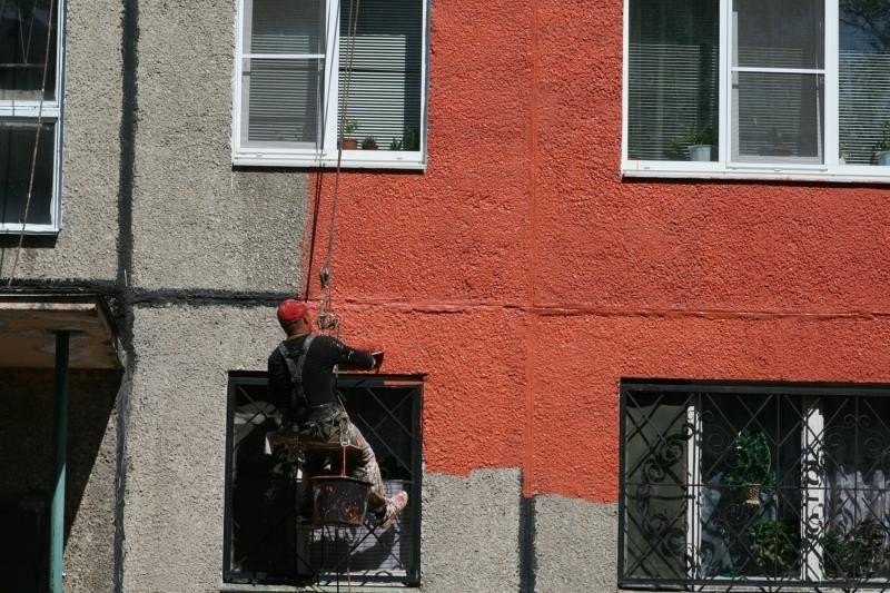 Покраска кирпичного дома фасадной краской фото до и после