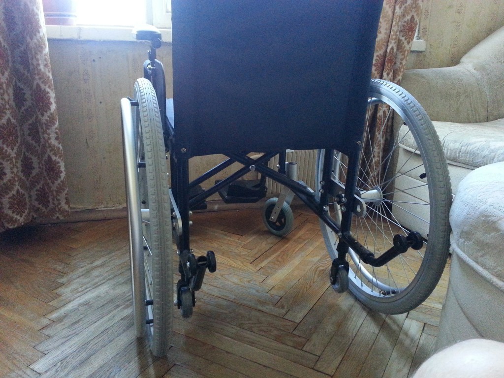 Инвалидное кресло на авито. Кресло-коляска МТ-с21. Кресло-коляска инвалидная, детская 3000 АК/С. Кресло-коляска пневматические насос шины. 7018а0603su/t.