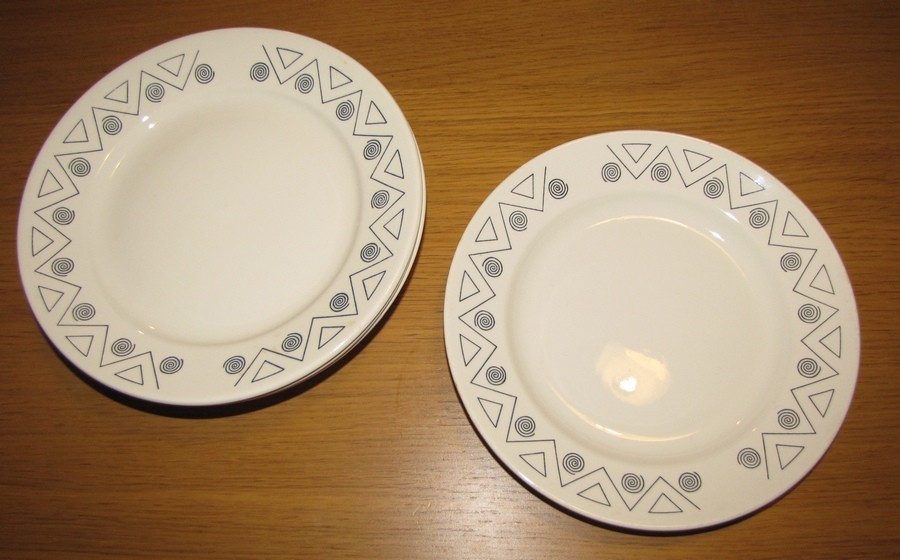 Учу тарелка. Тарелка с геометрическим орнаментом. Тарелка с геометрическим узором. Узоры на посуде. Посуда с геометрическим орнаментом тарелка.