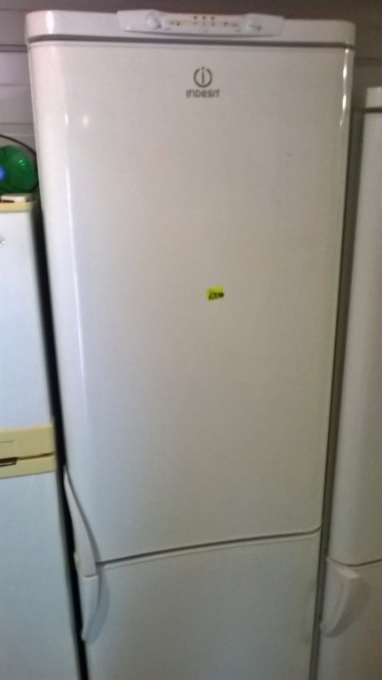 Холодильник индезит двухкамерный модели. Холодильник Индезит c240g 016. Холодильник Индезит двухкамерный с240g. Холодильник Индезит двухкамерный с 240.