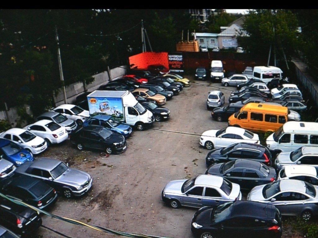 Арестованных автомобилей с пробегом. Арестованные машины в Москве. Конфискат площадка арестованных авто. Машины которые продаются арестованные. Распродажа арестованных автомобилей.