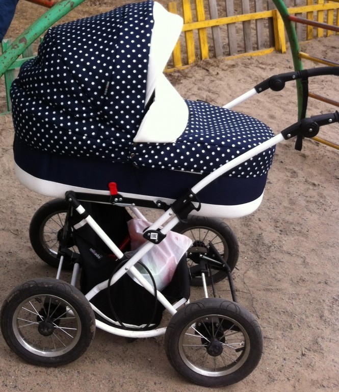 Купить коляску недорого б у. Коляска Милано 3 в 1. Коляска синяя в горошек. Коляска для новорожденных в горошек. Коляски детские бу.