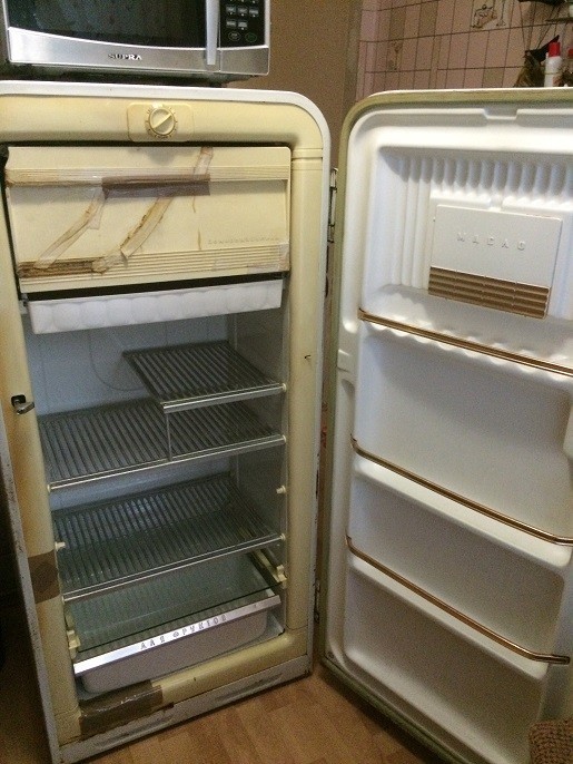 Холодильники б у частных. Холодильник ЗИЛ 110-1. Холодильники у частного лица. Холодильник ЗИЛ Москва 1964 года. Холодильник ЗИЛ Москва.