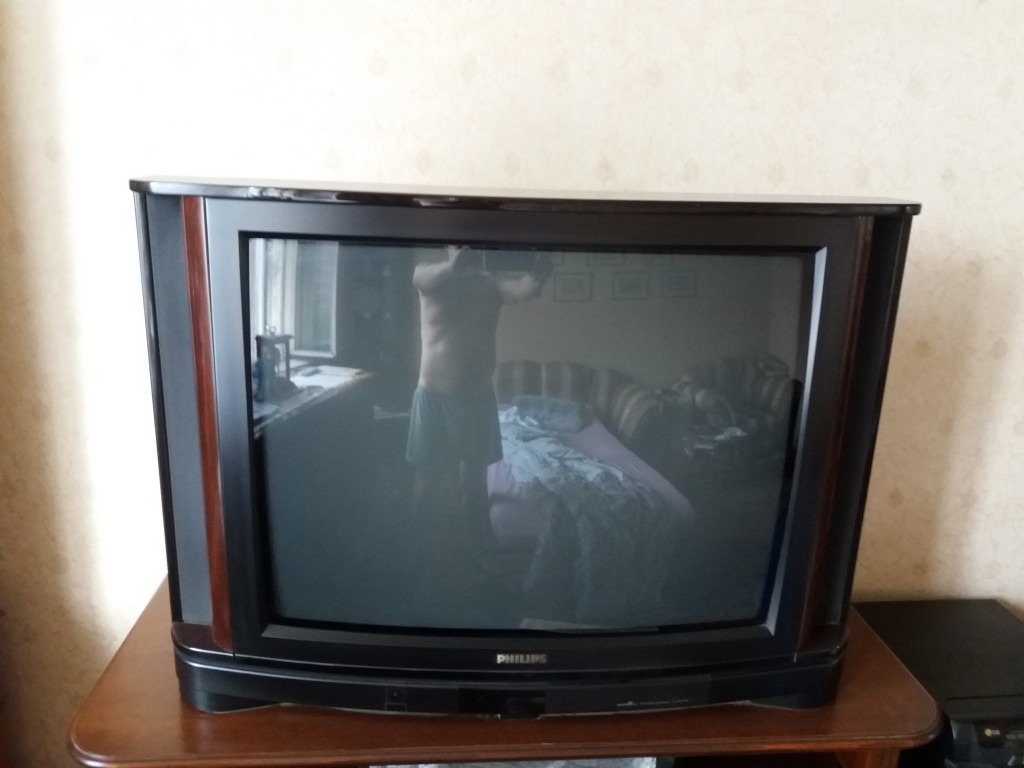 Телевизор бу нижний новгород. Филипс 32pt телевизор красное дерево. Кинескопный телевизор Филипс d 70. Телевизор Филипс 1990-х. Кинескопный телевизор Philips 32 дюйма.