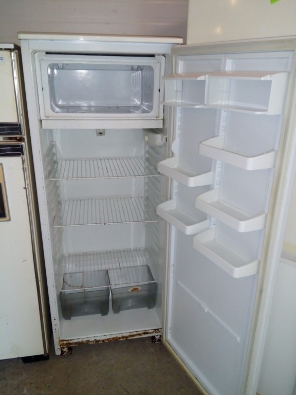 Холодильник атлант авито. Белорусский холодильник Атлант. Атлант морозилка внизу. Белорус холодильник. Холодильник Атлант производственный.