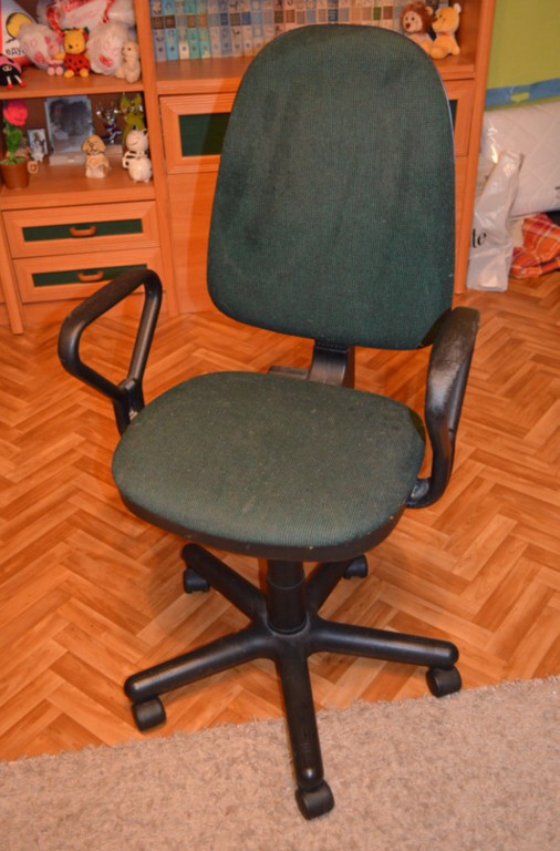 Офисные кресла бу купить. Старое компьютерное кресло. Старый компьютерный стул. Старый офисный стул. Кресло компьютерное Стар.