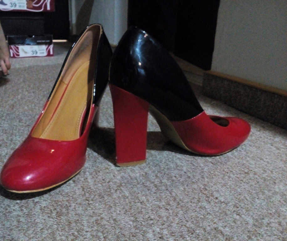 Женские туфли бу. Туфли 38 размер. Туфли Aldo красные. Туфли б/у. Туфли женские бу.