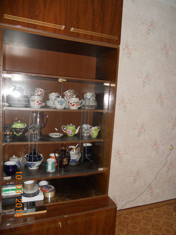 Шкаф для посуды в Великом Новгороде - Барахолка дом и дача мебель/интерьер