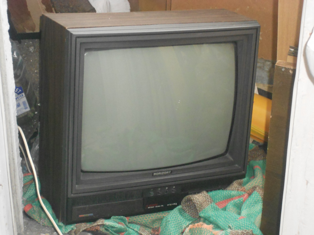 Куплю бу воронеже телевизор. Старый телевизор (Daewoo 21q2). Скупают старые телевизоры. Телевизор старого образца. Телевизор леново старый.