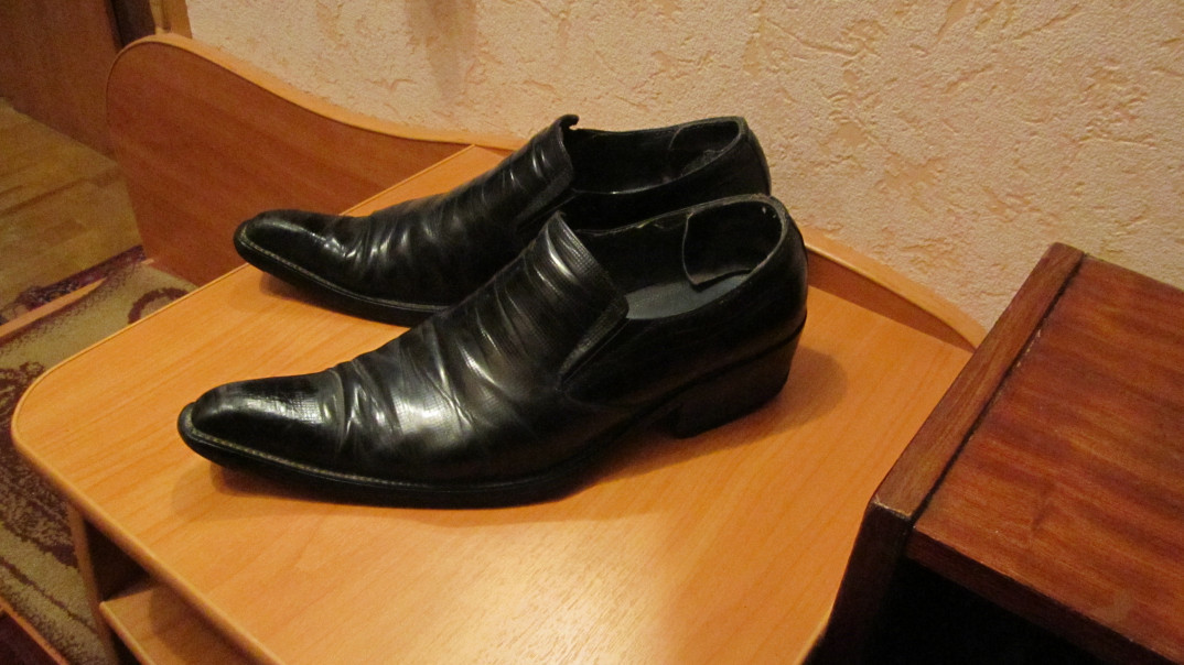 Мужское обувь авито 43. Туфли мужские авито. Туфли б/у. Туфли мужские кожаные с острым носам стильные. Туфли б у мужчин.