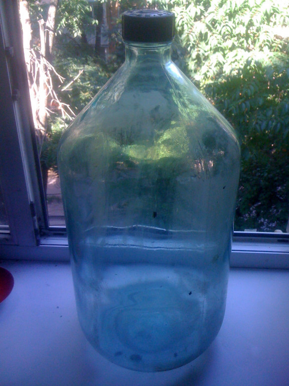 Куплю бутыль стекло светлое 20 литров крышка резьба-вино в Ростове-на .