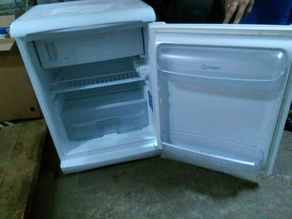 Куплю холодильники б у новосибирск. Холодильник б/у. Бэушные холодильники маленькие. Юла холодильник маленький.