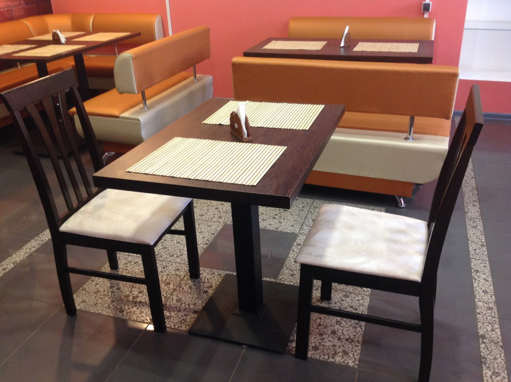 За отдельными столиками. Столы и стулья. Столы для кофейни. Столик в кафе. Столы и стулья для кофейни.