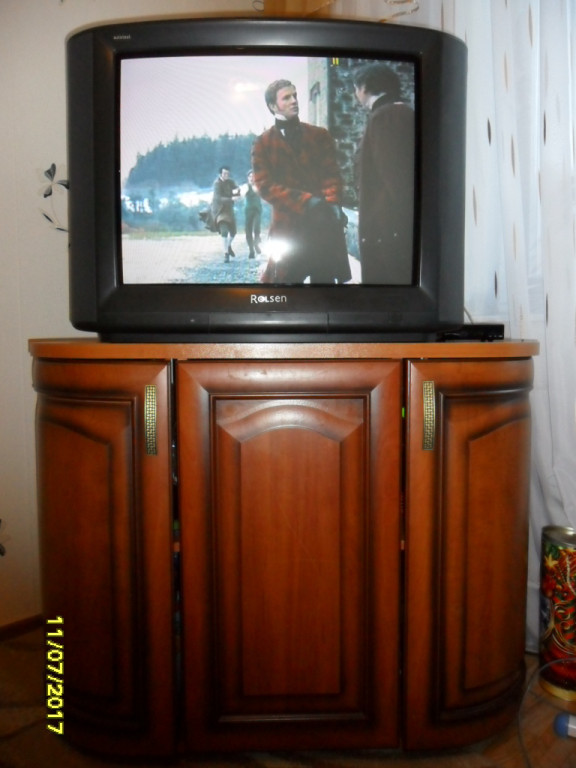 Куплю телевизор бу омск. Телевизор Омск. Подставка под телевизор Rolsen. Rolsen телевизоры 2000 годов. Подставка для телевизора Ролсен.