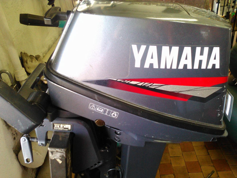Купить ямаха двухтактный. Yamaha Лодочный 8. Yamaha 8 FMHS. Мотор Ямаха 8 2 такта. Yamaha подвесные моторы.