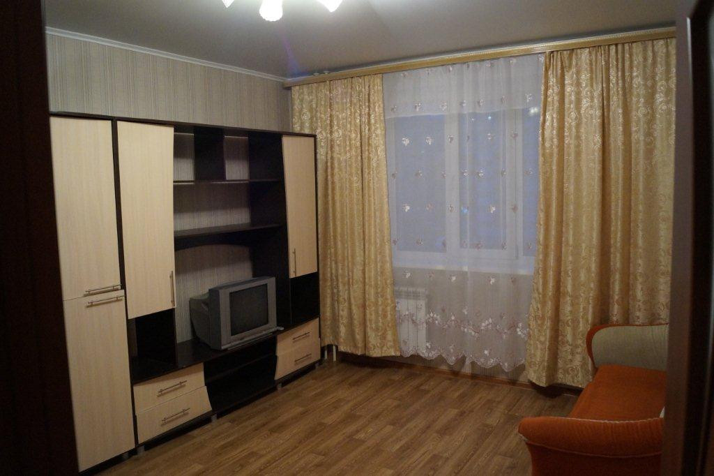 Квартиры в новокузнецке купить вторичное. Продаётся 1 квартира. Спутник комнаты. Однушка в спутнике. Пень в квартире.