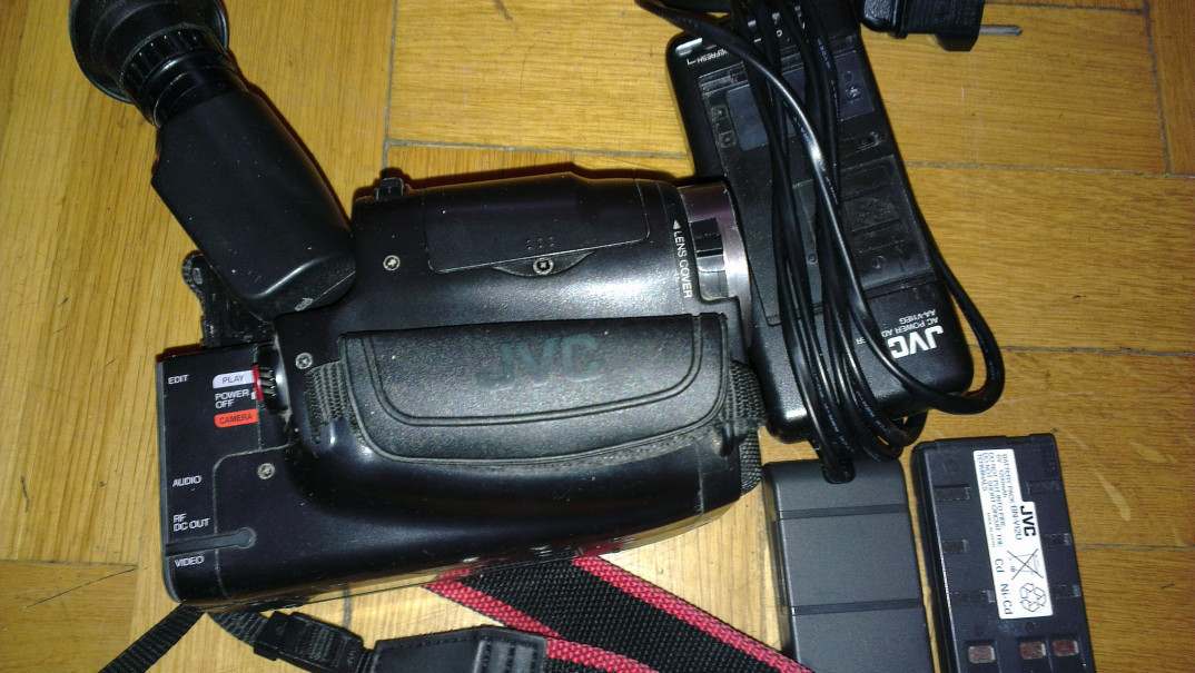 Jvs grant. Видеокамера JVS br-720. Детали видеокамеры. Главная электроника аудио и видео видеокамеры видеокамера JVC GC-px100. Запасная камера для super Eye.