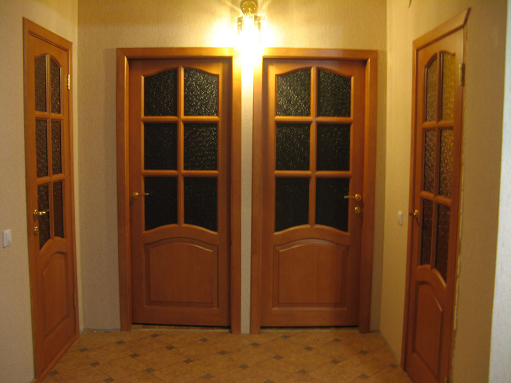 Фото установленных межкомнатных дверей