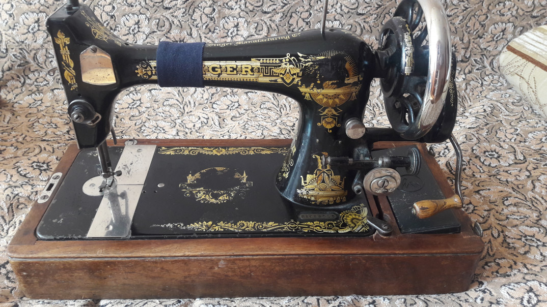 Швейная машинка зингер отзывы. Швейная машинка Зингер s010l. Швейная машинка Зингера 1841. Швейная машинка Зингера 1940г. Швейная машинка Зингер а867968.