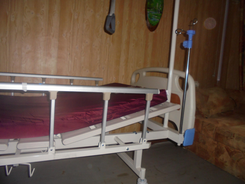 Авито купить медицинскую кровать для лежачих больных. Колеса для кровати для лежачих больных. Ограждение для дивана для лежачих больных. Ограждение для кровати для лежачих больных. Кровать для лежачих больных положение сидя.