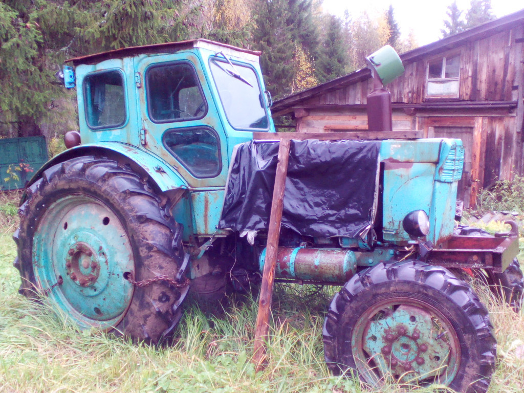 Купить трактор в белгородской. Трактор т-40 ам. Т40 полноприводный. Разбитый трактор т40. Т 40 горный.