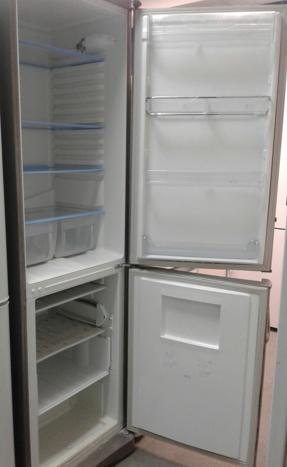 Холодильники б у уфа. Холодильник б/у. Кансанер холодильник б,. Соната б холодильник. Барахолка Калининград холодильники.