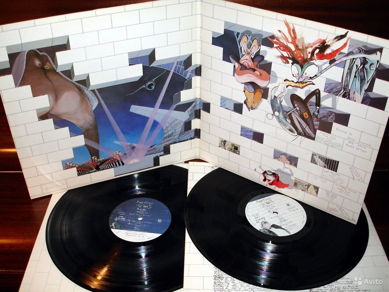 Пинкфлойдовская стена. Пинк Флойд стена винил. Pink Floyd — the Wall (1979) пластинка. Pink Floyd. The Wall (2 виниловые пластинки)ремастеринг 2012. Виниловая пластинка Пинк Флойд.