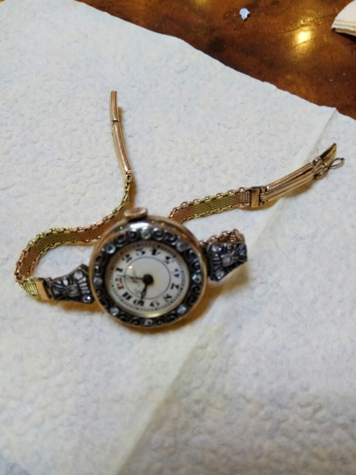 Старые женские часы. Часы антиквариатные женские золотые 56 проба с бриллиантами. Старые женские золотые часы. Старинные золотые часы женские. Старые золотые часы женские наручные.