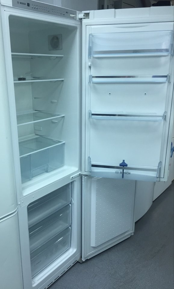 Подам холодильник. Продается холодильник. Холодильник б/у. Бэушные холодильники. Холодильник с рук.