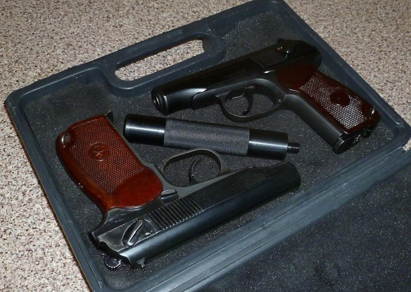 Черный рынок пистолетов. Травмат Макаров с глушителем. ПМ 654к с глушителем.