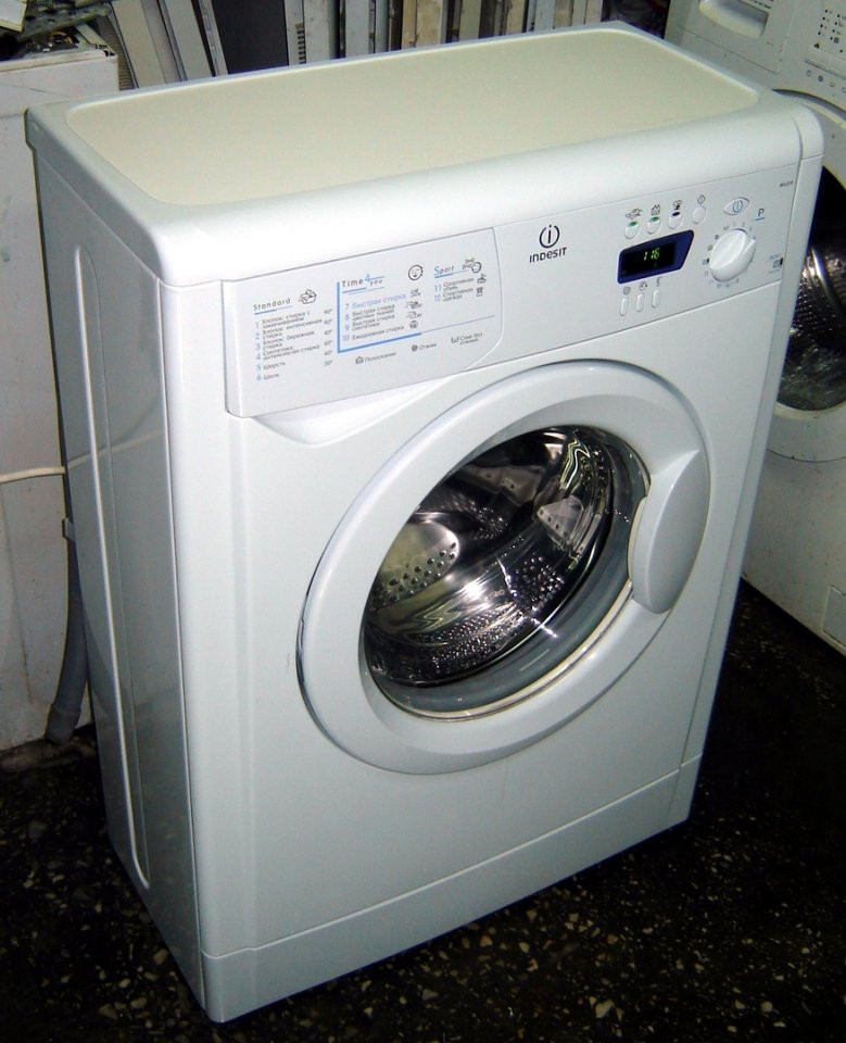 Машины стиральные автомат бу недорого. Стиральная машина Индезит wiue10. Стиральная машина Индезит узкая на 3.5 кг.