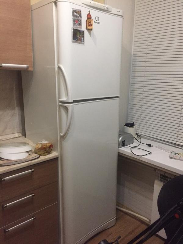 Авито ру холодильнике. Холодильник задаром. Холодильник с рук. Холодильник даром. Нужен холодильник.