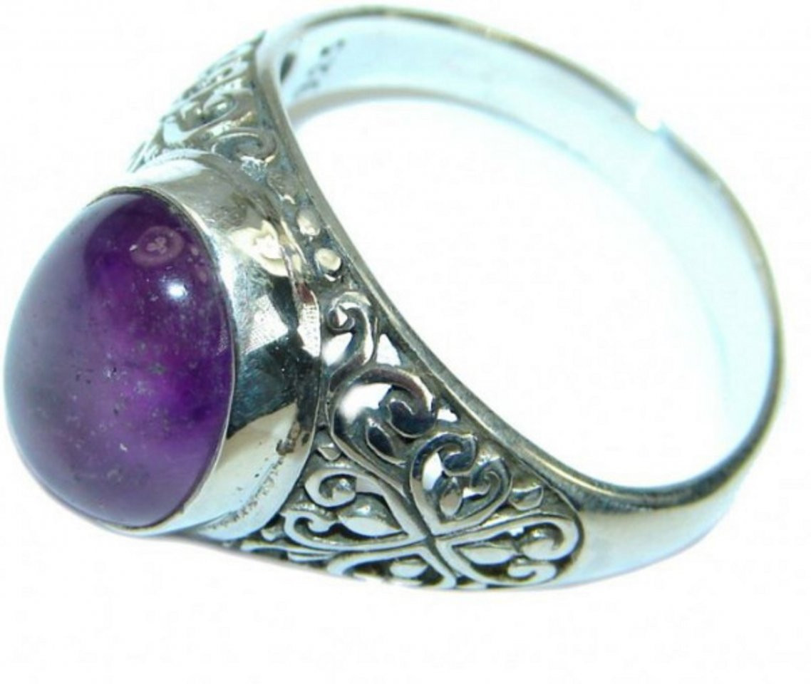 Настоящий аметист. Старинное кольцо с аметистом. Старинные аметистовые кольца. Кольцо с сиреневым камнем старинное. Старинное кольца серебро с фиолетовыми камнями.