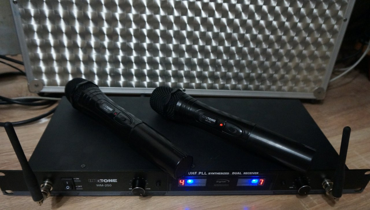 Speaker xmyx04wm. Радиосистема Invotone wm250. Микрофон Invotone WM 250. Радиосистема Invotone wm250 UHF 630-726мгц два динамических микрофона (21777-00.