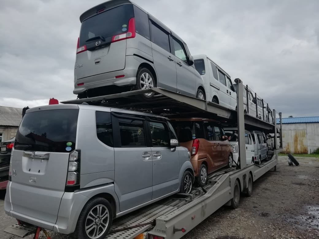 Доставка авто из владивостока. Фольксваген т6 автовоз. Автовоз Владивосток. Автовозы по России. Автовоз Россия.