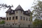 Продаётся рыцарский замок «кот в сапогах» и домик для гостей на двух совмещённых участках 12,52 сото в Севастополе