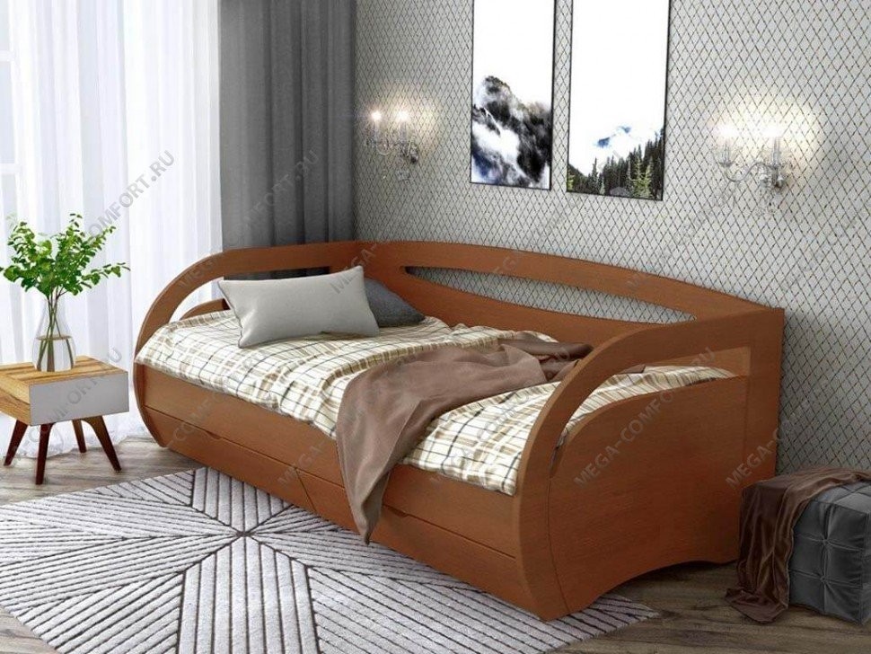 Железная кровать с деревянными спинками