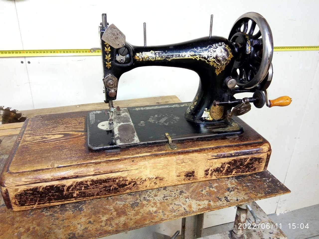 Швейная машинка старинная ручная