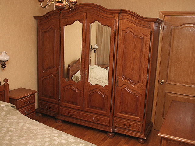 Куплю спальню б у. Румынская мебель Юлиана горка 2 двери. Румынская мебель Юлиана. Спальная мебель из массива.